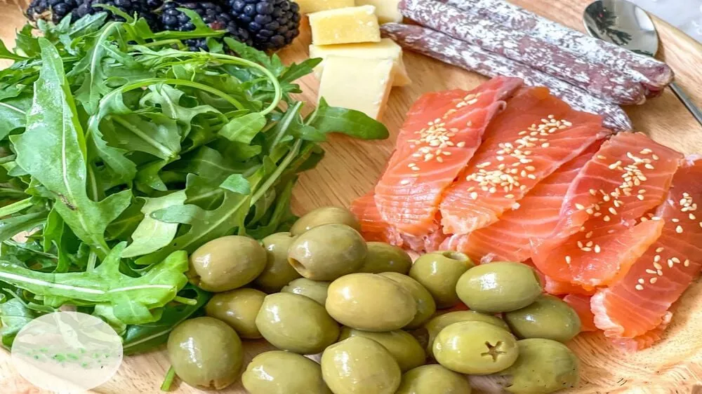 Mách bạn cách làm món cá hồi muối hấp dẫn